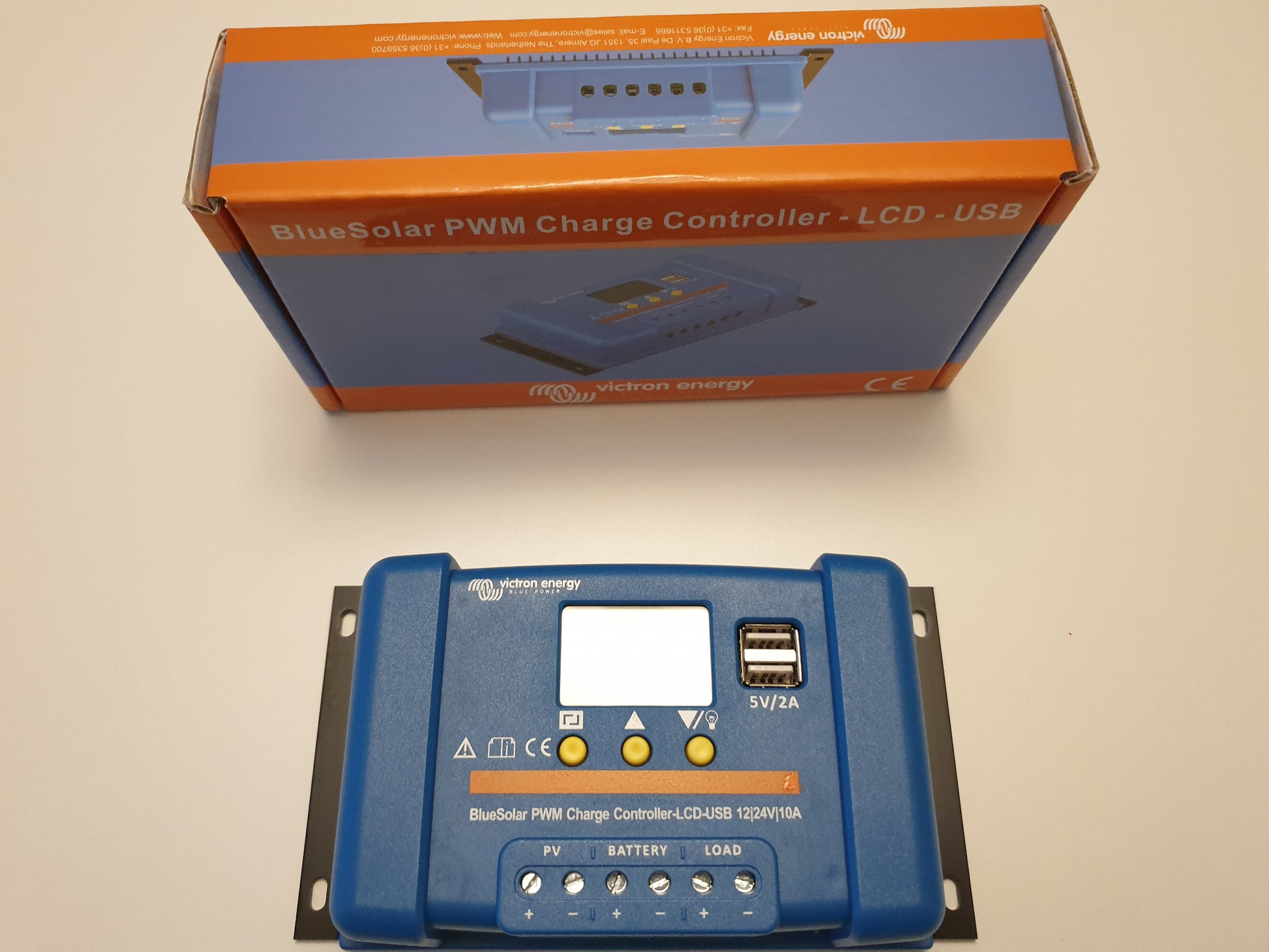 Victron Energy BlueSolar PWM-LCD&USB 12/24V-10A Solar Charge